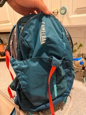 CamelBak Women’s Helena 20 Hiking Hydration Pack Teal